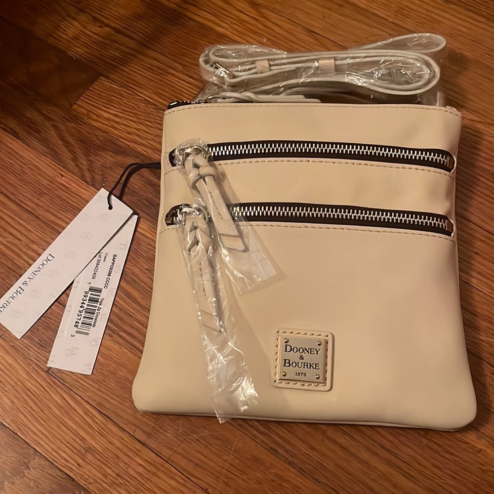Dooney and Bourke crossbody purse